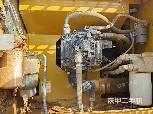 液壓泵艙室正面整體（整機(jī)外觀）