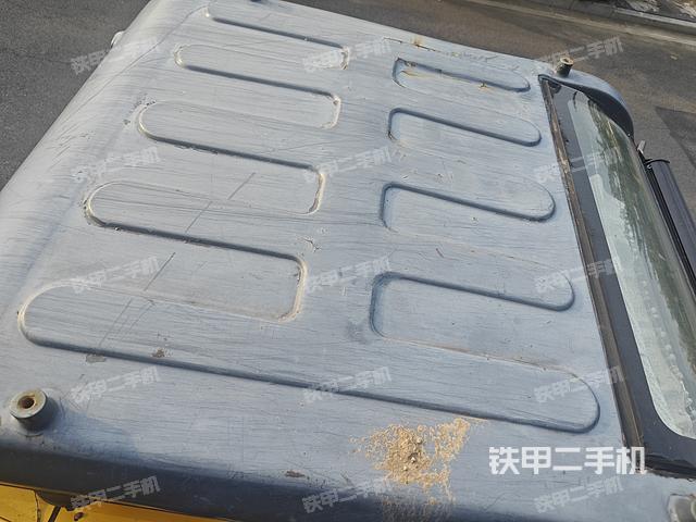 驾驶室顶部（整机外观）