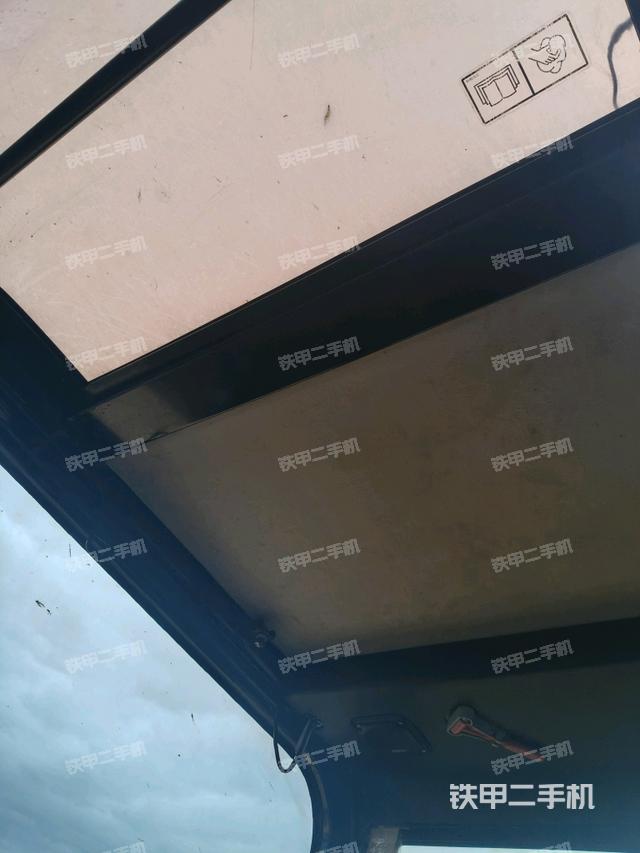 駕駛室頂部（整機(jī)外觀）