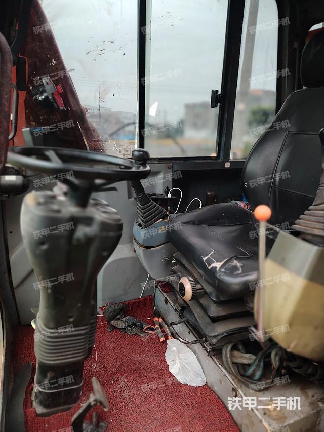 驾驶室整体（整机外观）