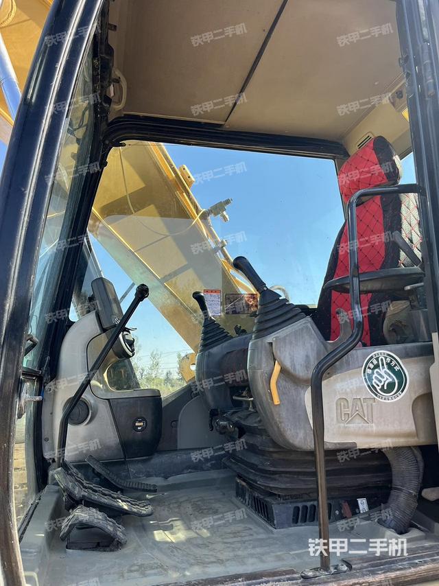 驾驶室顶部（整机外观）