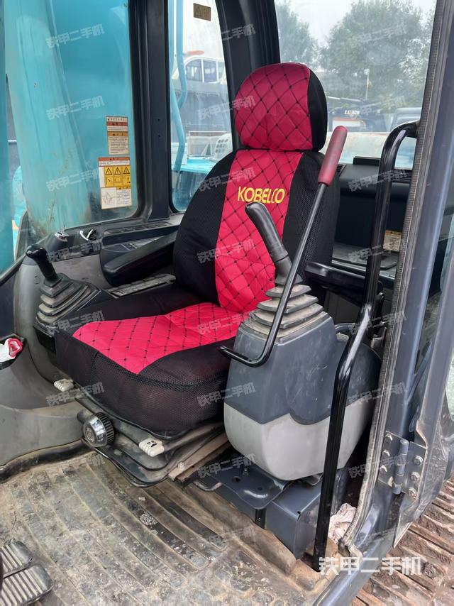 駕駛室整體（整機(jī)外觀）