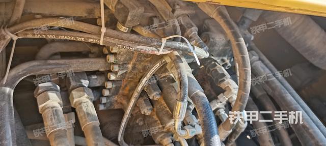 回转马达和主控阀（整机外观）