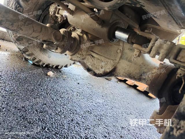 回转马达和主控阀（整机外观）