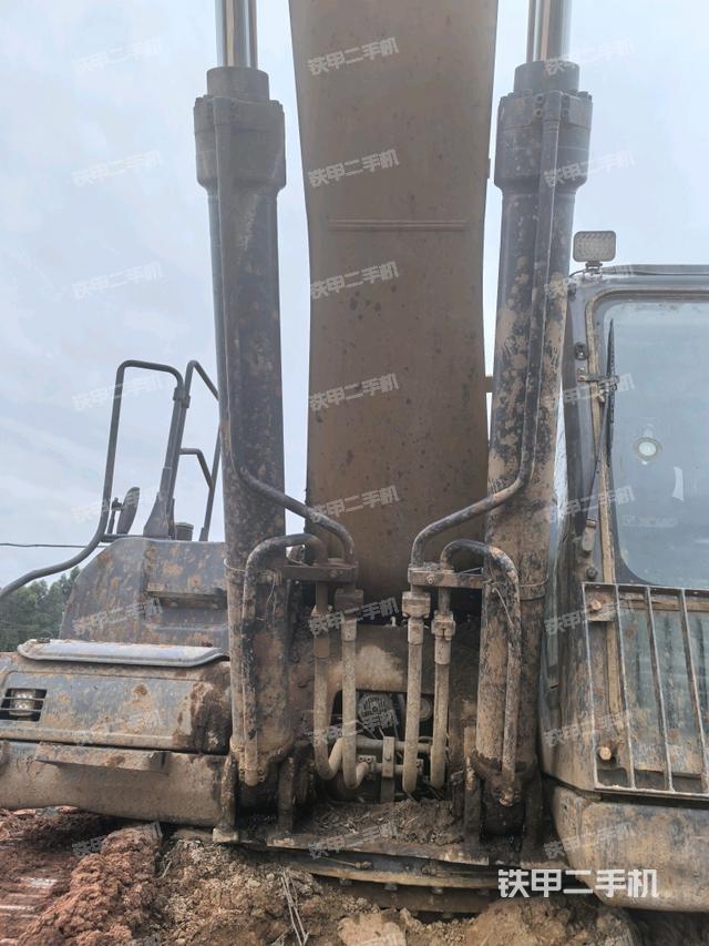 大臂油缸整體?豎拍（工作和回轉(zhuǎn)裝置）