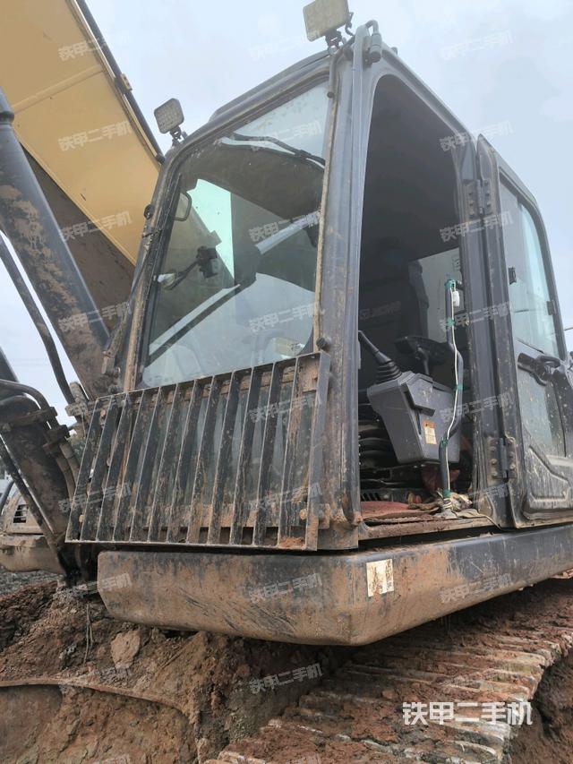 駕駛室左前45度（駕駛室部分）