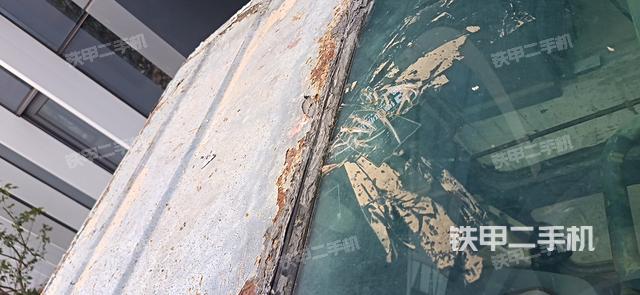 駕駛室頂部（整機外觀）