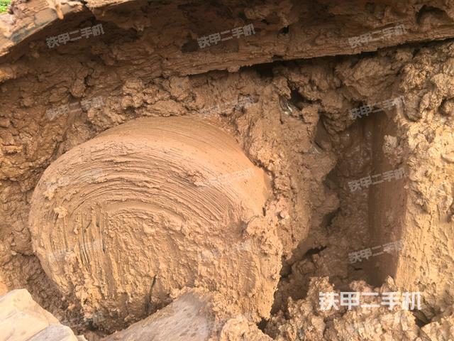 左驅(qū)動輪（行走機構(gòu)）