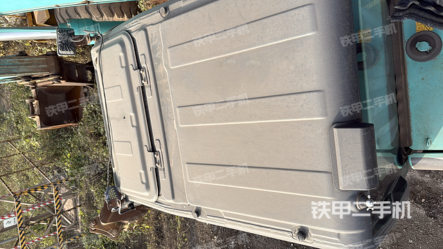 驾驶室顶部（整机外观）