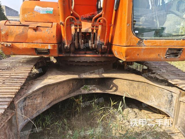 轉(zhuǎn)盤和下車架正前（工作和回轉(zhuǎn)裝置）