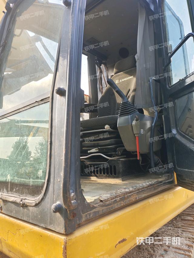 驾驶室左前45度（驾驶室部分）