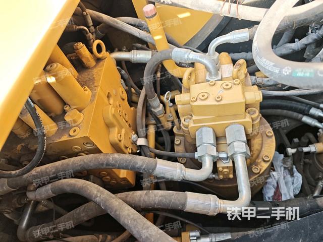 回转马达和主控阀（整机外观）