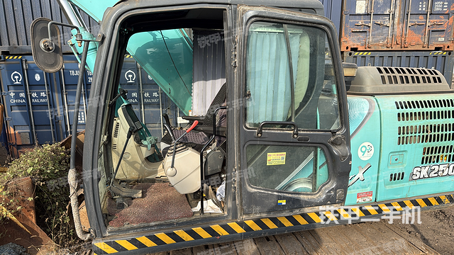 驾驶室整体（整机外观）