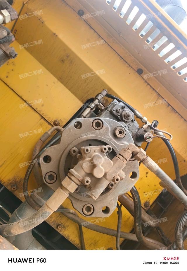 液压泵舱室正面整体（整机外观）