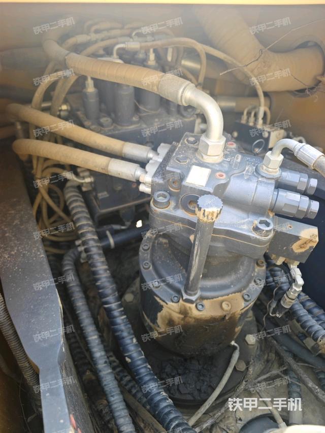 回转马达和主控阀（整机外观）