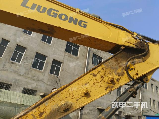 大臂油缸整體?豎拍（工作和回轉(zhuǎn)裝置）