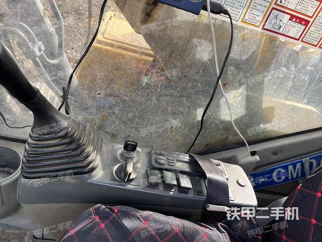 座椅左側(cè)控制臺/音響/含左手柄（駕駛室部分）