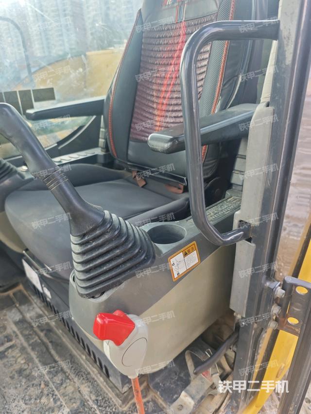 座椅左側(cè)控制臺/音響/含左手柄（駕駛室部分）