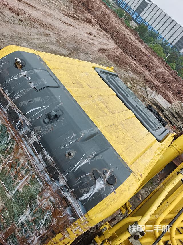 駕駛室頂部（整機外觀）