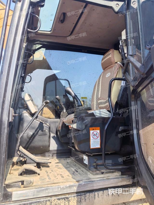 駕駛室整體（整機外觀）