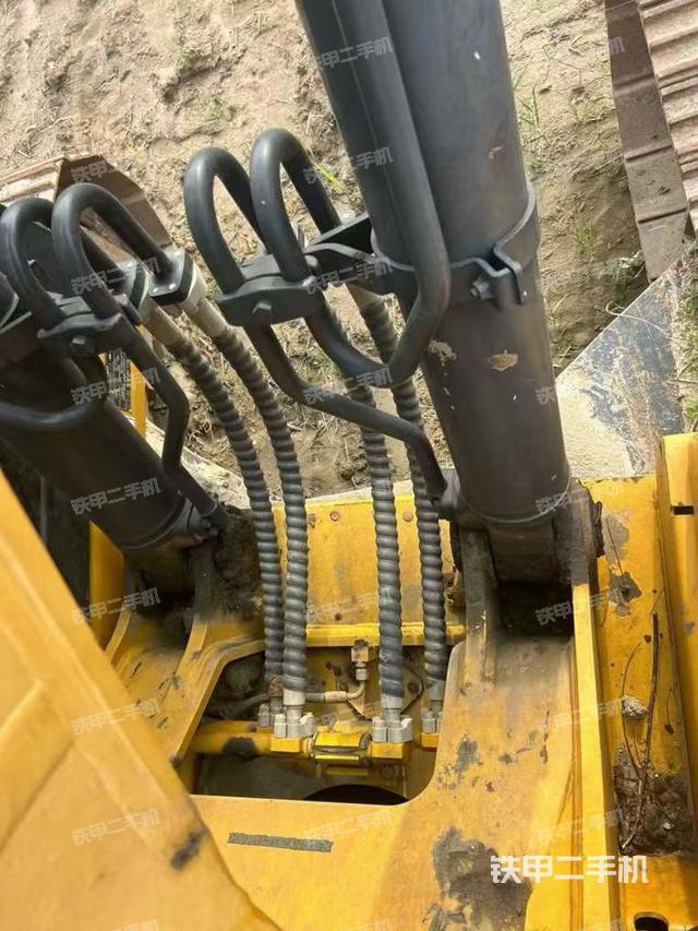 驾驶室顶部（整机外观）