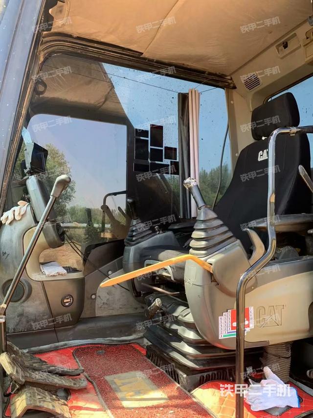 駕駛室整體（整機外觀）