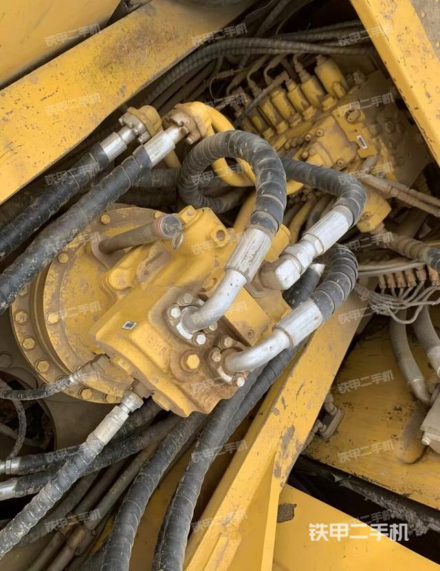 回转马达和主控阀（整机外观）