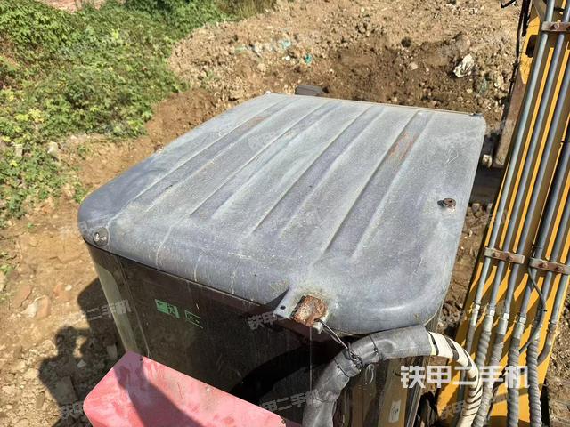 驾驶室顶部（整机外观）