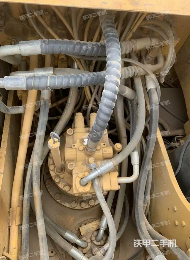 回轉馬達和主控閥（整機外觀）