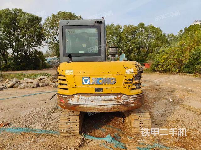 驾驶室顶部（整机外观）