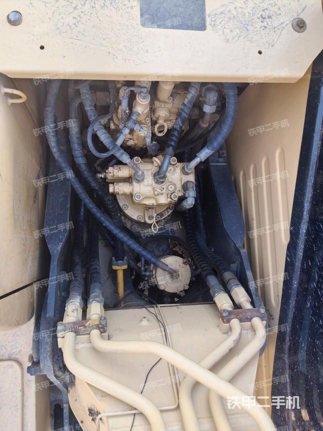 回轉(zhuǎn)馬達和主控閥（整機外觀）