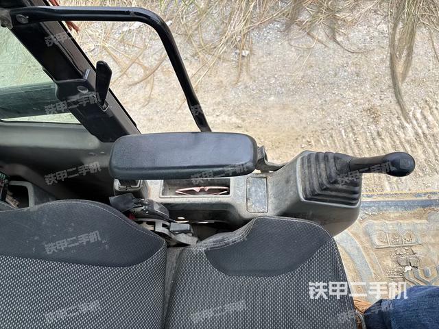 座椅左側(cè)控制臺/音響/含左手柄（駕駛室部分）