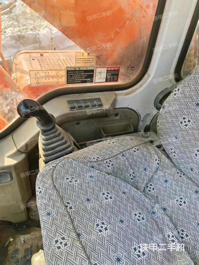 座椅右側(cè)控制臺(tái)/鑰匙門/油門/含右手柄（駕駛室部分）