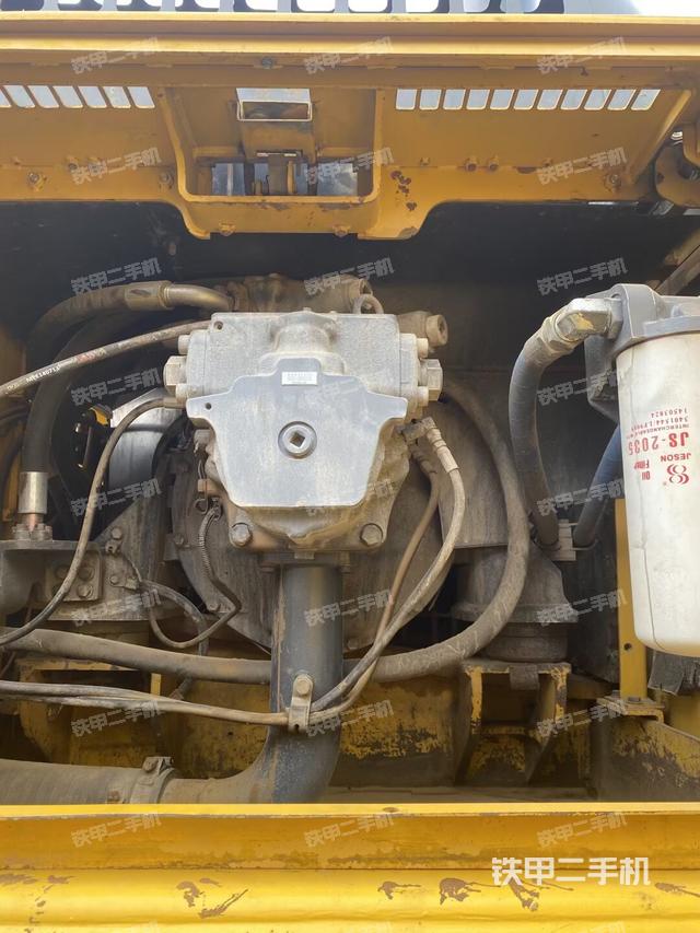 液壓泵艙室正面整體（整機(jī)外觀）