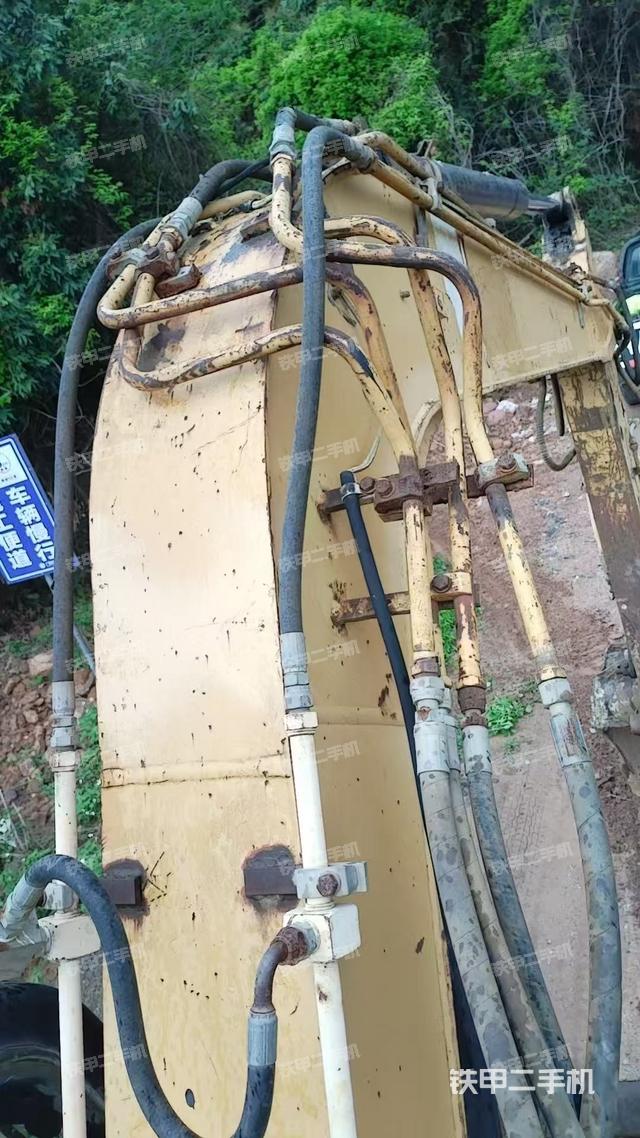 大臂根部?斜（工作和回轉(zhuǎn)裝置）