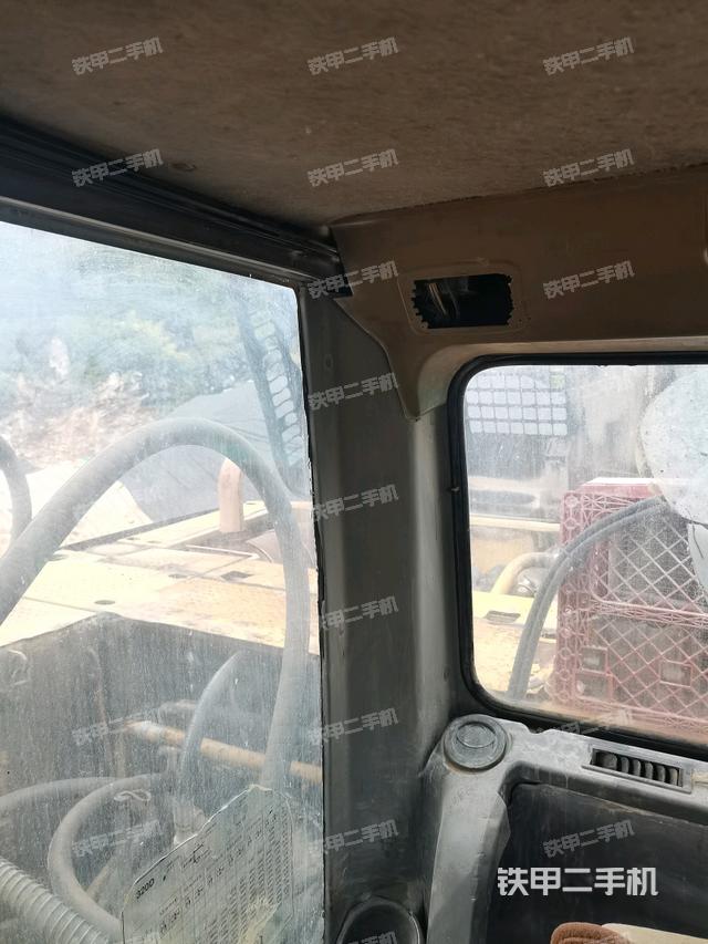 右侧玻璃角标（驾驶室部分）