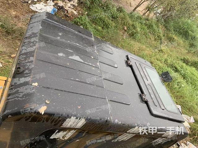 驾驶室顶部（整机外观）