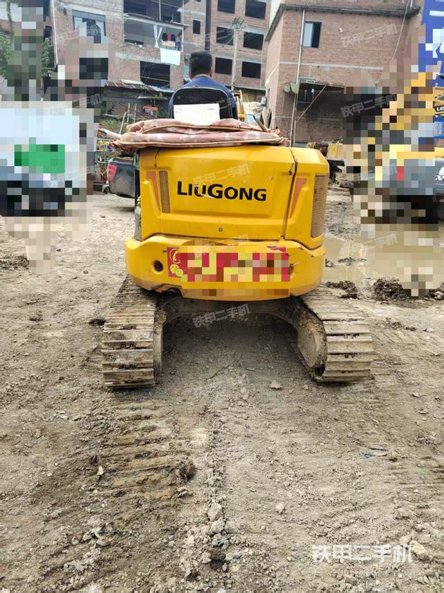 駕駛室頂部（整機外觀）