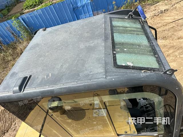 駕駛室頂部（整機外觀）