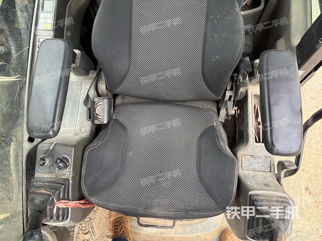 座椅右側(cè)控制臺/鑰匙門/油門/含右手柄（駕駛室部分）