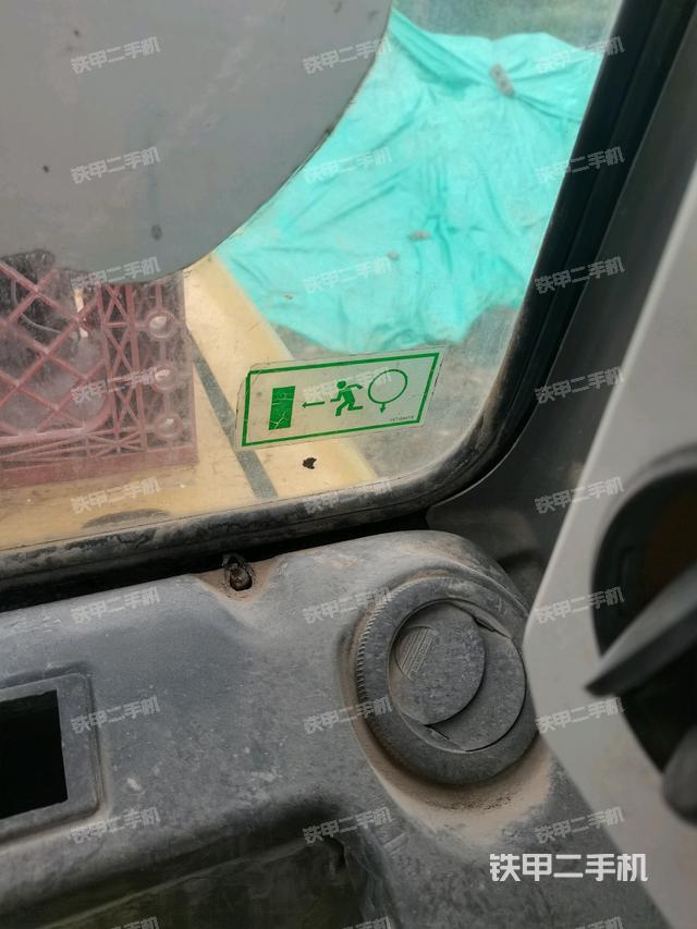 后窗玻璃角标（驾驶室部分）