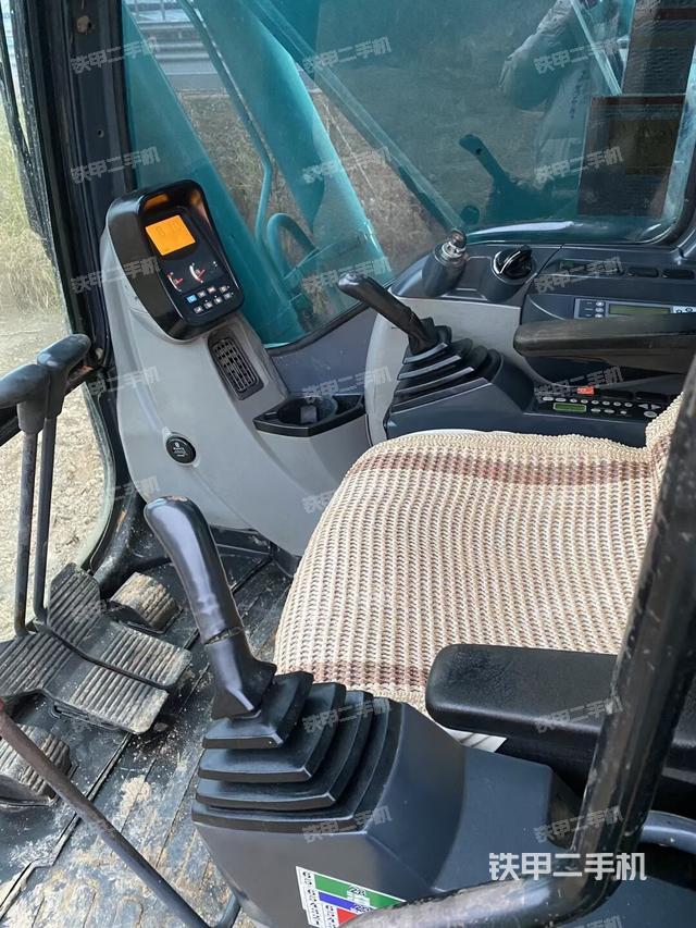 駕駛室整體（整機(jī)外觀）