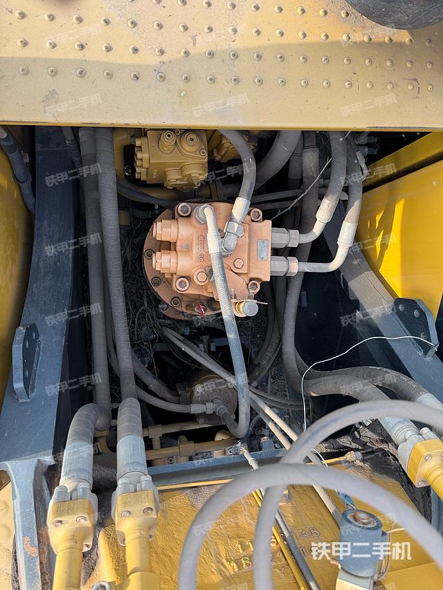 回转马达和主控阀（整机外观）