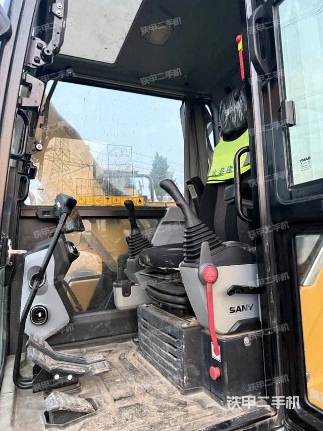 驾驶室整体（整机外观）