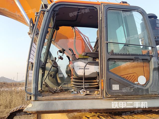 駕駛室整體（整機(jī)外觀）