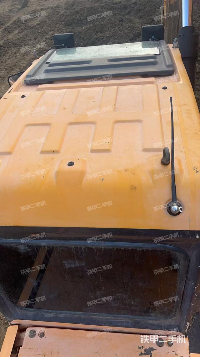 驾驶室顶部（整机外观）