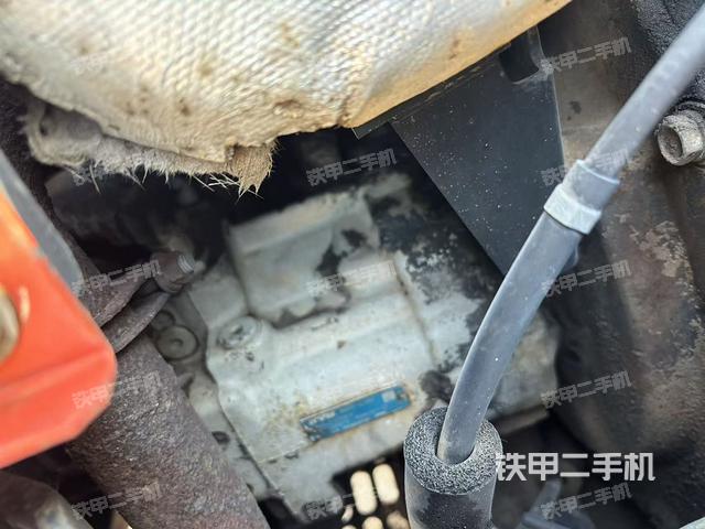 液壓泵艙室正面整體（整機外觀）