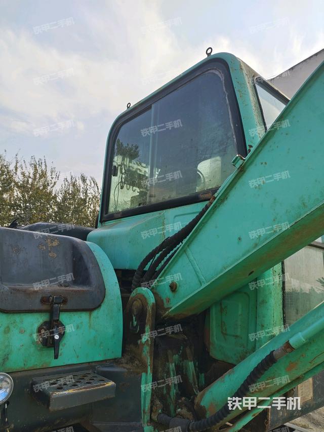 駕駛室頂部（整機外觀）