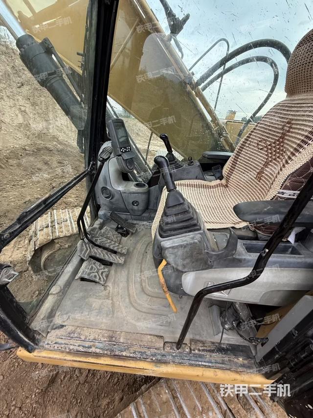 駕駛室整體（整機(jī)外觀）