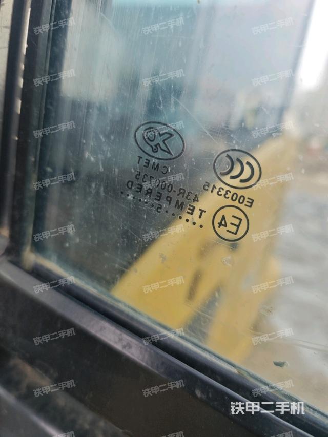 后窗玻璃角標(biāo)（駕駛室部分）